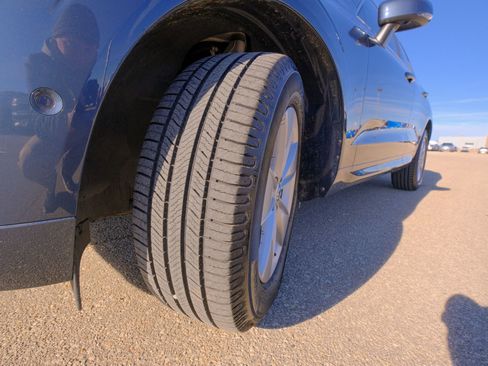 Used 2022 Volvo XC60 B5 Momentum image 40