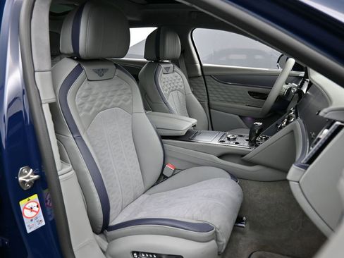 Used 2025 Bentley Flying Spur Plug-In Hybrid image 34
