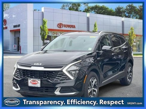 Used 2023 Kia Sportage EX image 4