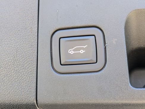 Used 2024 Cadillac XT4 Premium Luxury image 14