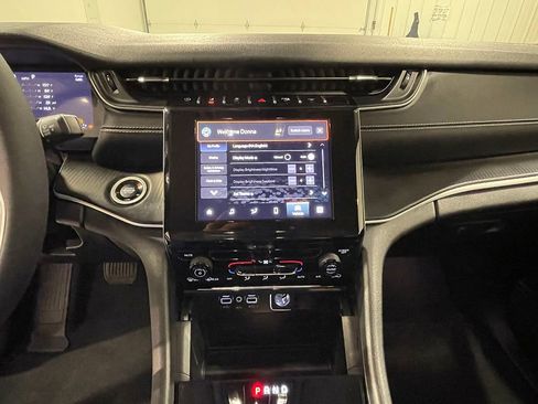 Used 2023 Jeep Grand Cherokee Laredo AWD/4WD image 36