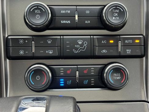 Used 2010 Ford Taurus Limited FWD image 23