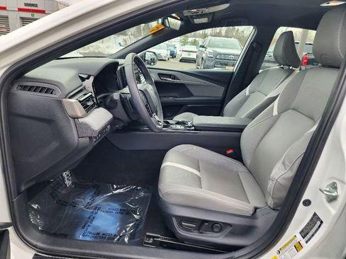 Used 2025 Toyota Camry SE w/ Convenience Package image 21