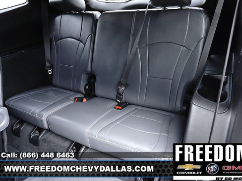 Used 2023 Buick Enclave Essence image 11