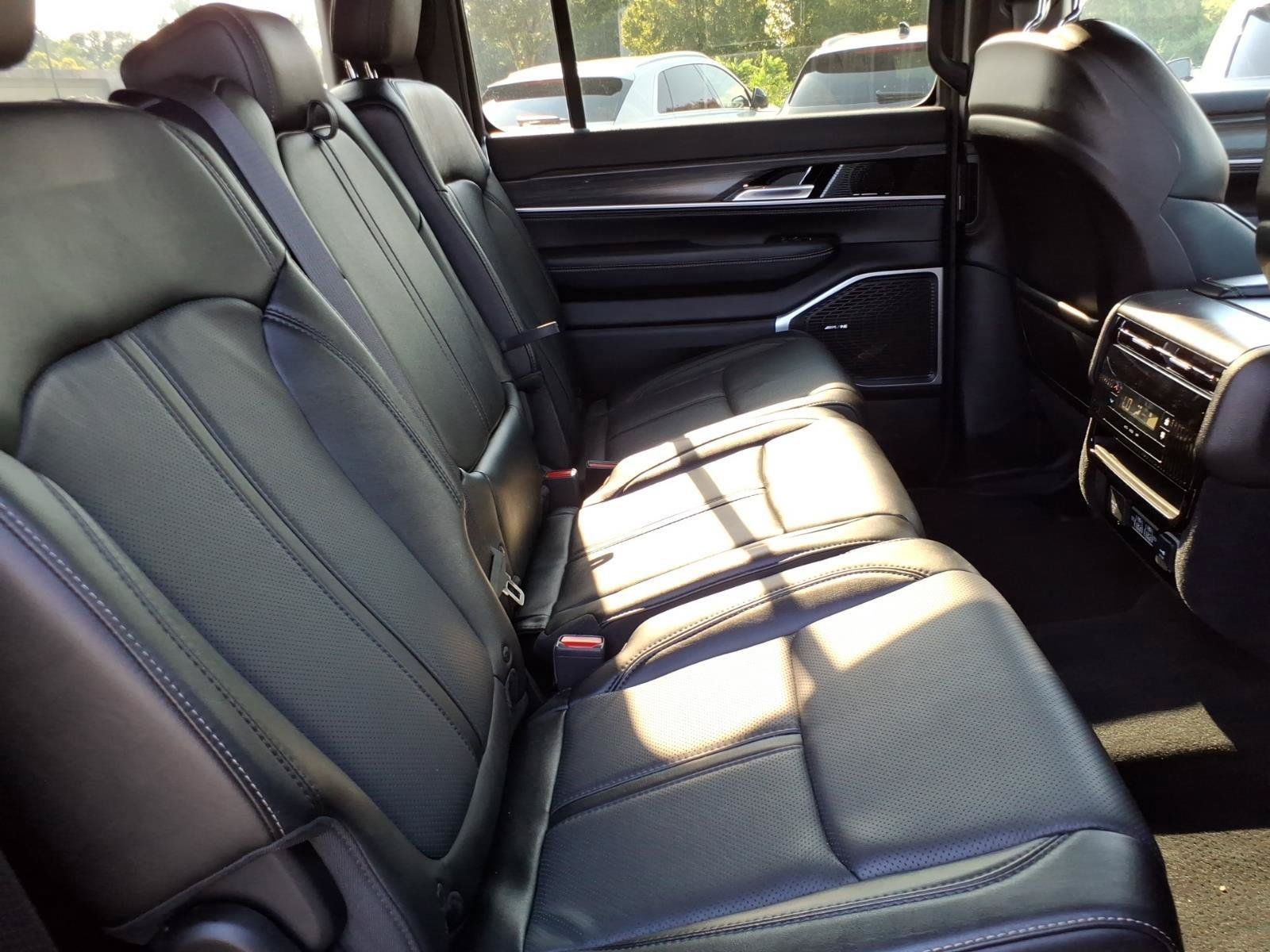 Used 2023 Jeep Wagoneer Series II AWD/4WD image 25