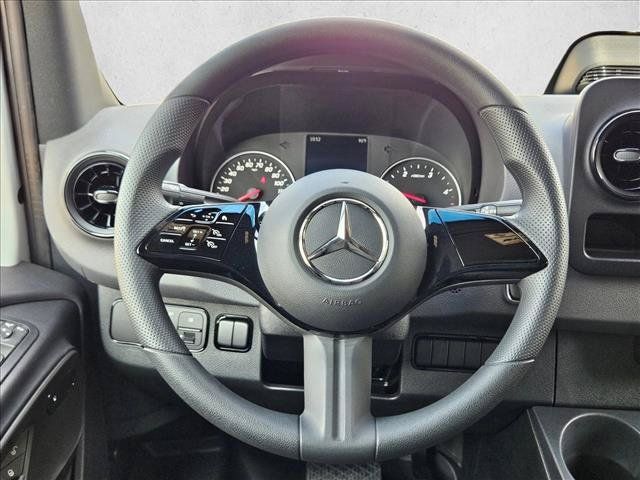 Used 2025 Mercedes-Benz Sprinter 2500 image 11
