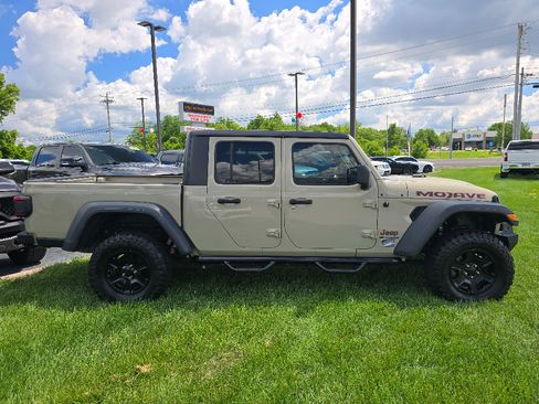 Used 2020 Jeep Gladiator Mojave w/ LED Lighting Group AWD/4WD image 3