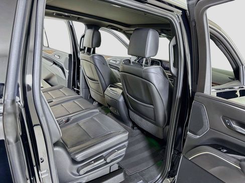 Used 2024 Cadillac Escalade ESV Premium Luxury AWD/4WD image 31