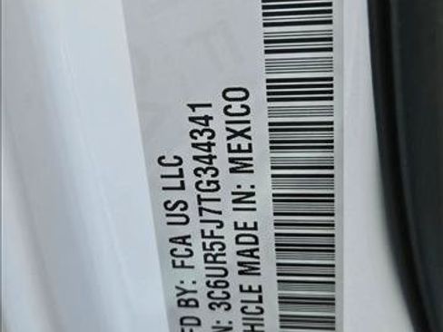 New 2026 RAM 2500 Laramie AWD/4WD image 18