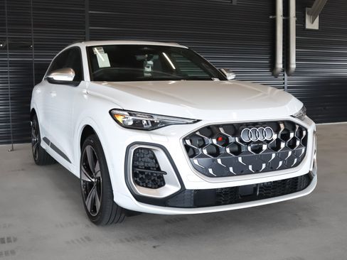 New 2025 Audi SQ5 Premium Plus image 14