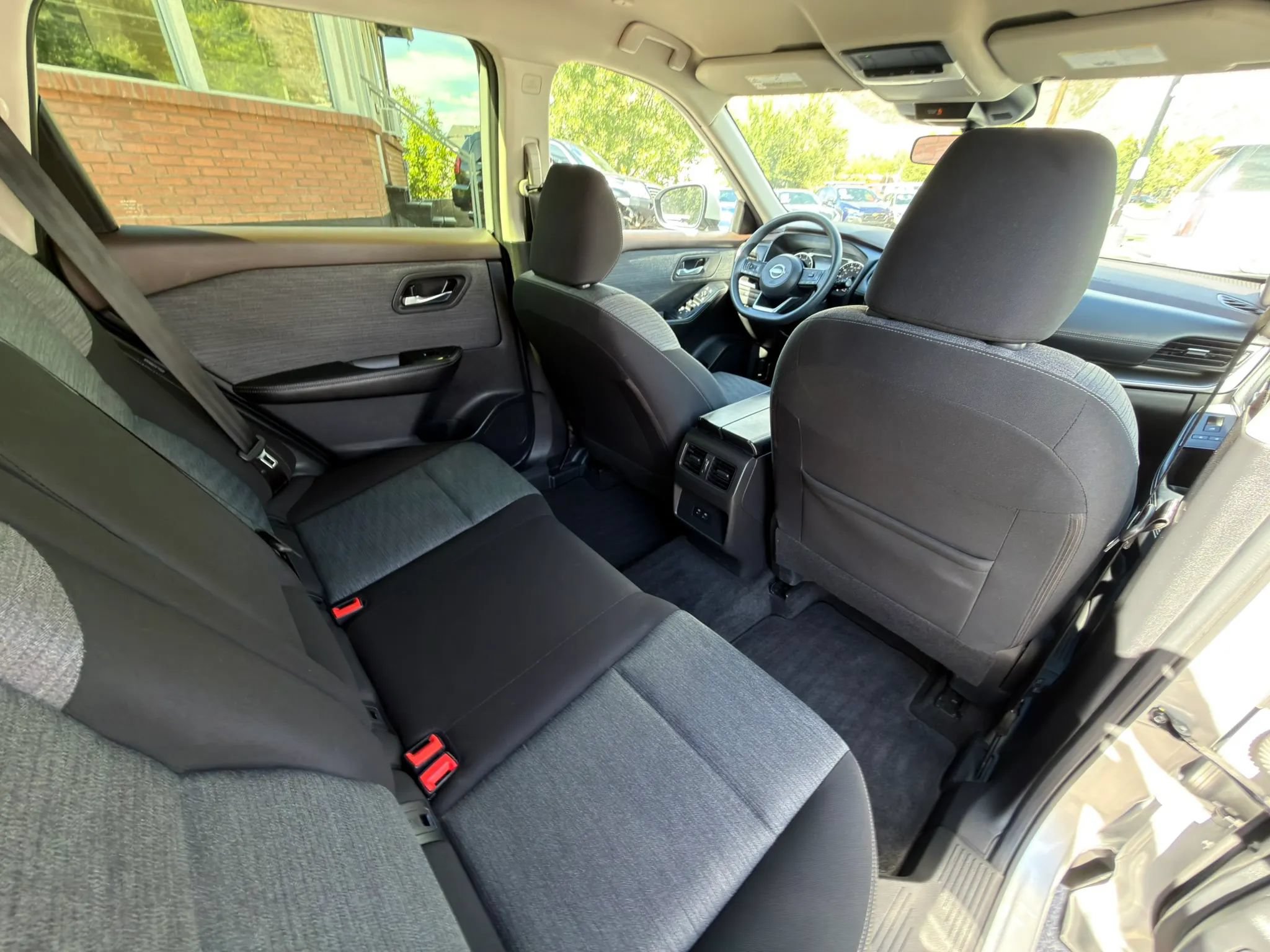 Used 2023 Nissan Rogue SV AWD/4WD image 12