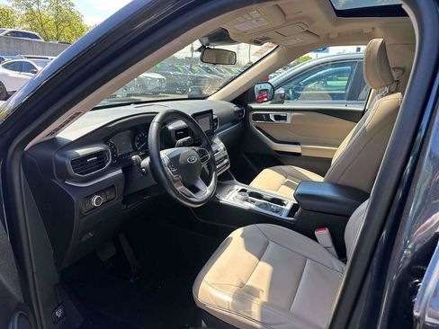 Used 2022 Ford Explorer XLT w/ Equipment Group 202A AWD/4WD image 15