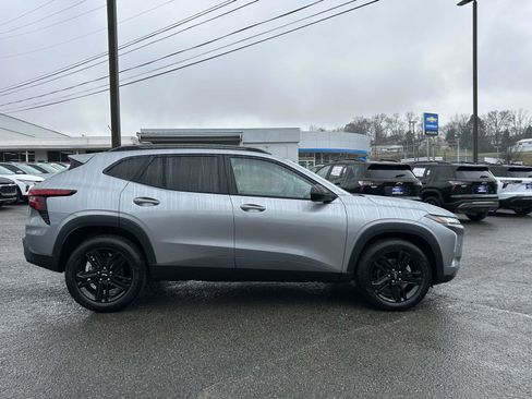 New 2026 Chevrolet Trax ACTIV w/ Sunroof Package image 2