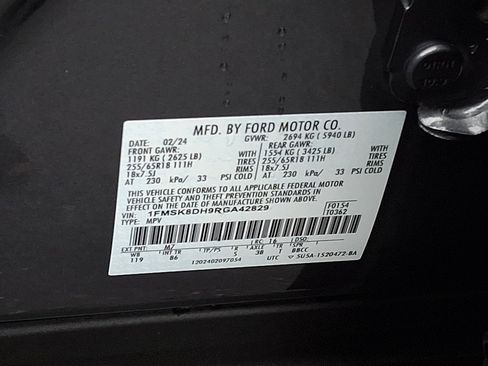 Certified 2024 Ford Explorer XLT w/ Class IV Trailer Tow Package image 27