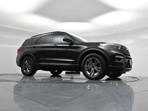 Certified 2023 Ford Explorer XLT w/ Equipment Group 202A image 4