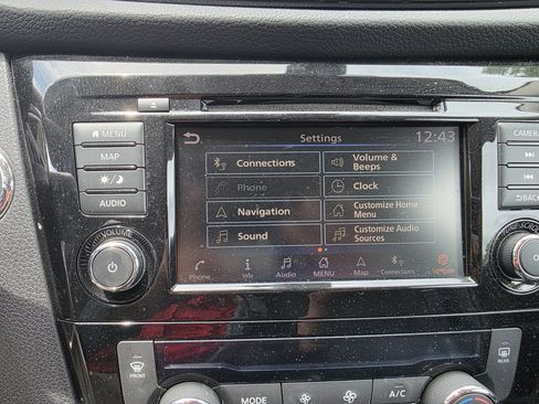 Used 2018 Nissan Rogue SL FWD image 12
