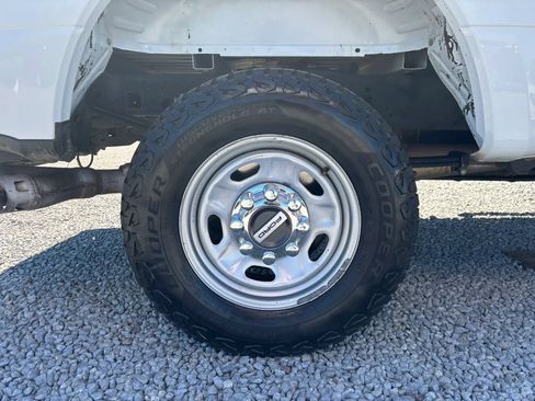 Used 2022 Ford F250 XL w/ Power Equipment Group AWD/4WD image 7