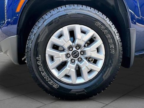 Certified 2023 Nissan Frontier SV w/ Technology Package AWD/4WD image 11