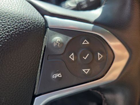 Used 2023 Chevrolet Traverse LT FWD image 25