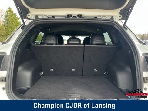 Used 2025 Jeep Compass Trailhawk AWD/4WD image 15