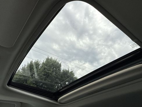 Used 2023 Toyota Sienna XLE FWD image 24