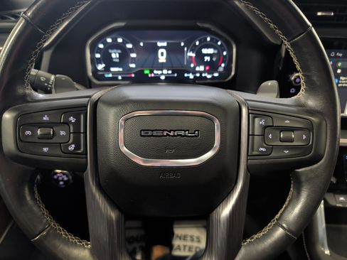 Used 2022 GMC Sierra 1500 Denali Ultimate AWD/4WD image 11