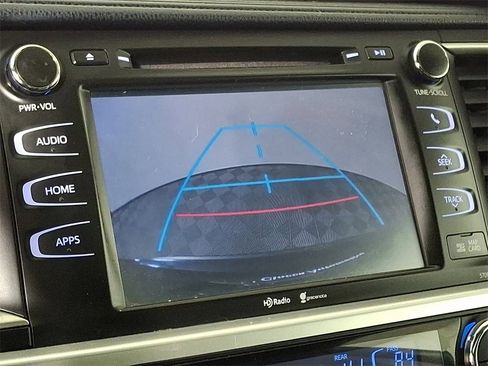 Used 2014 Toyota Highlander XLE image 4