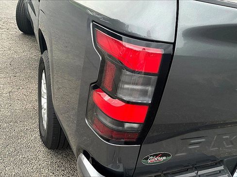 Used 2023 Nissan Frontier SV image 25