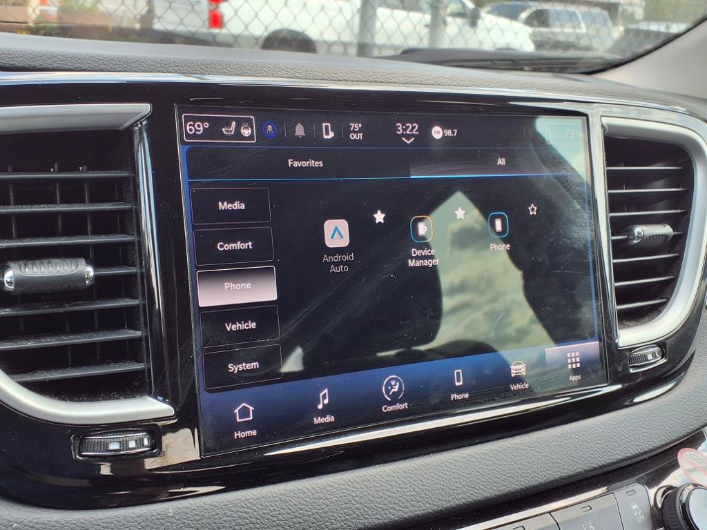 Used 2023 Chrysler Pacifica Touring-L FWD image 9