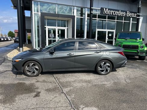 Used 2024 Hyundai Elantra SEL w/ Convenience Package FWD image 4
