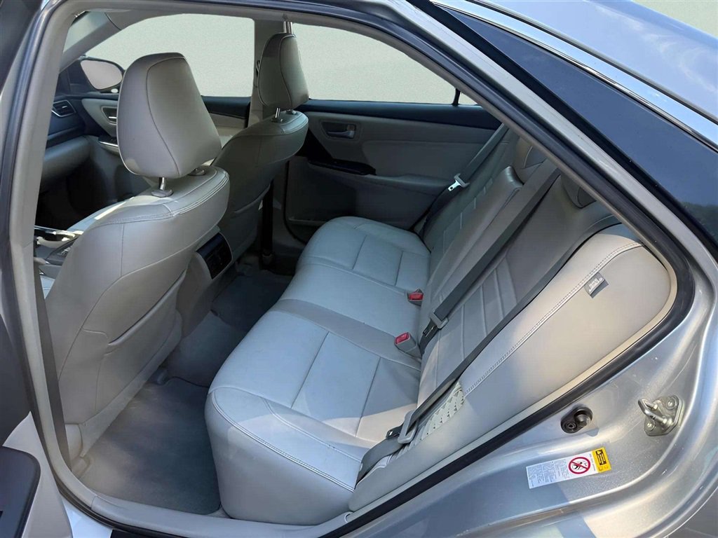 Used 2015 Toyota Camry XLE w/ Moonroof Package FWD image 11
