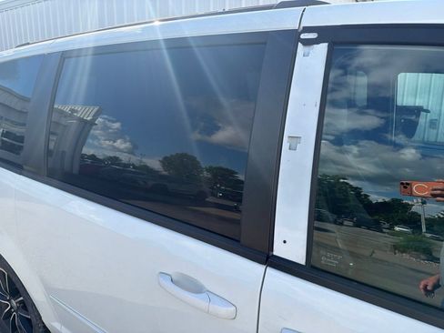 Used 2015 Dodge Grand Caravan R/T w/ Driver Convenience Group FWD image 19