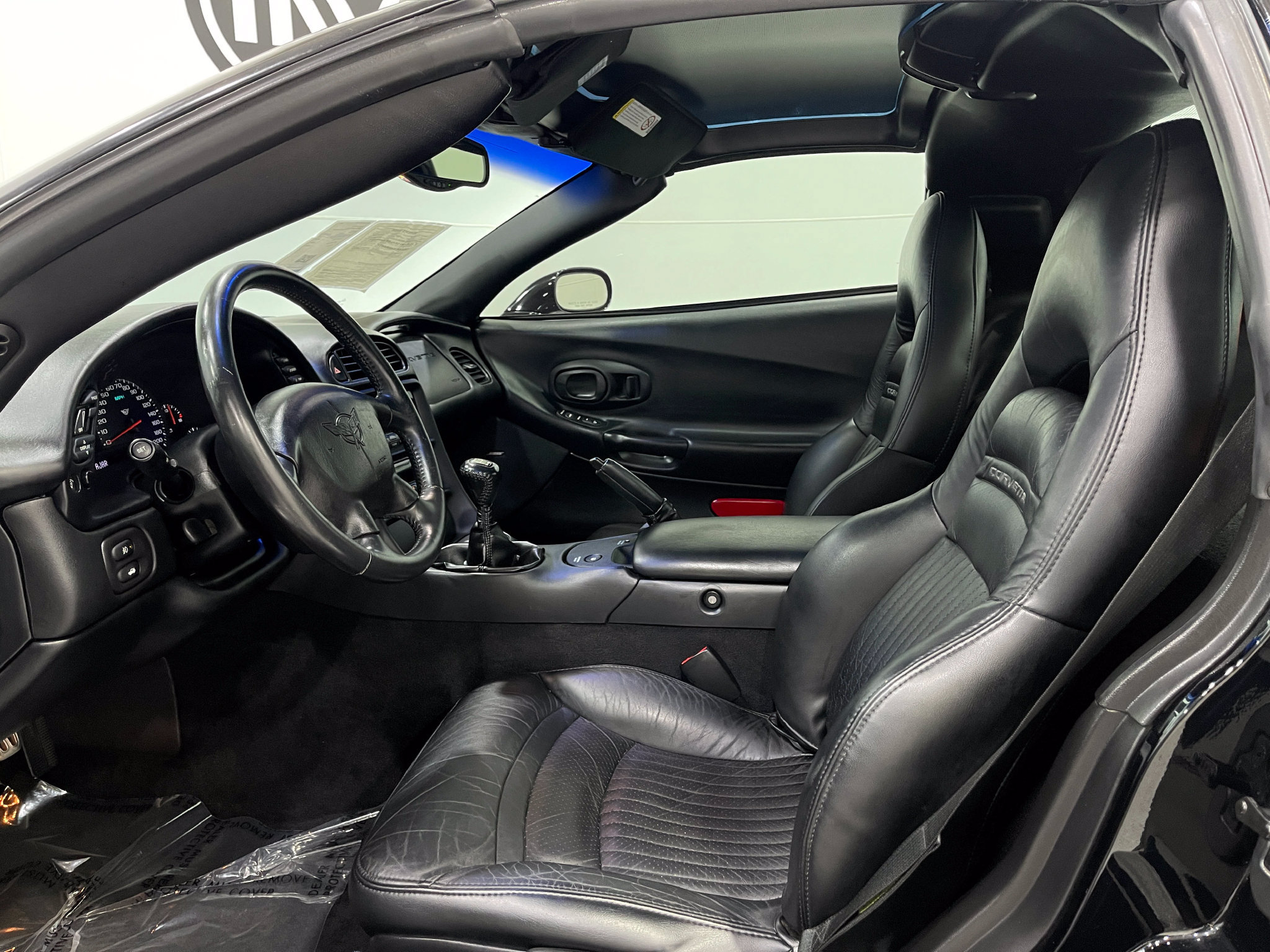 Used 2004 Chevrolet Corvette Coupe w/ Preferred Equipment Group RWD image 10