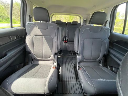 Used 2023 Jeep Grand Cherokee L Laredo AWD/4WD image 16