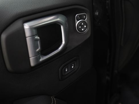 Used 2021 Jeep Wrangler Unlimited Sahara w/ Cold Weather Group image 17