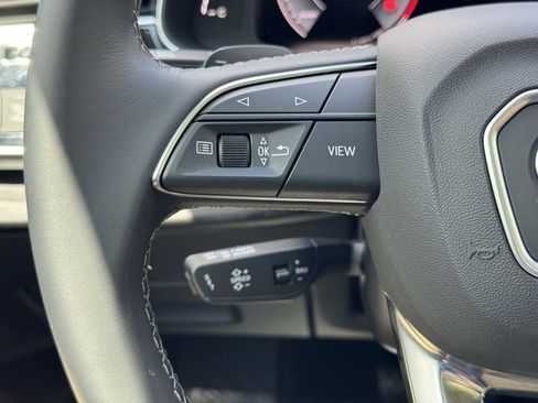 Used 2025 Audi Q8 Premium Plus image 30