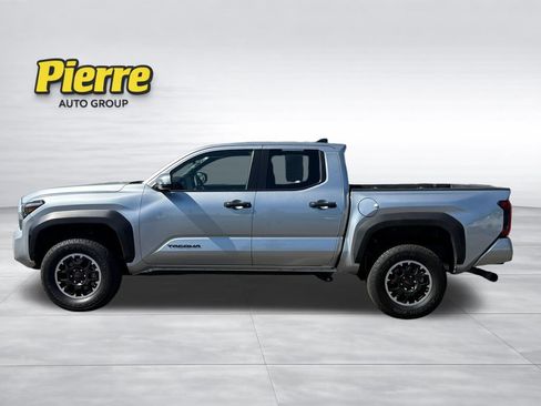 Used 2024 Toyota Tacoma TRD Off-Road w/ TRD Off Road Upgrade Package AWD/4WD image 4