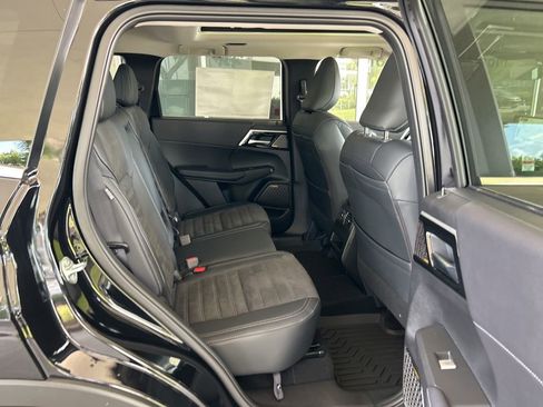 New 2025 Mitsubishi Outlander SE image 26