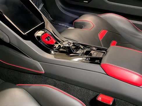 Used 2022 Lamborghini Huracan EVO image 12