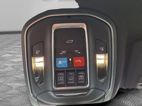 New 2025 Jeep Grand Cherokee Limited w/ Luxury Tech Group II image 15