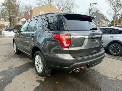 Used 2018 Ford Explorer XLT image 6