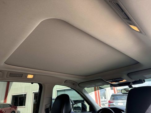 Used 2022 Nissan Pathfinder SL w/ SL Premium Package image 10