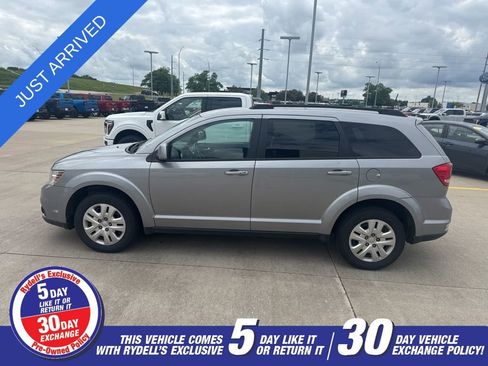 Used 2019 Dodge Journey SE w/ Connectivity Group FWD image 8