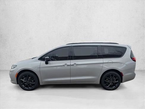 New 2026 Chrysler Pacifica Select w/ S Appearance Package AWD/4WD image 5