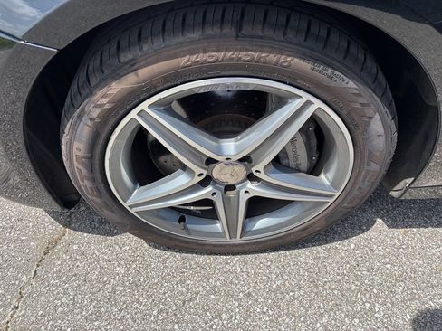 Used 2017 Mercedes-Benz E 300 4MATIC image 5