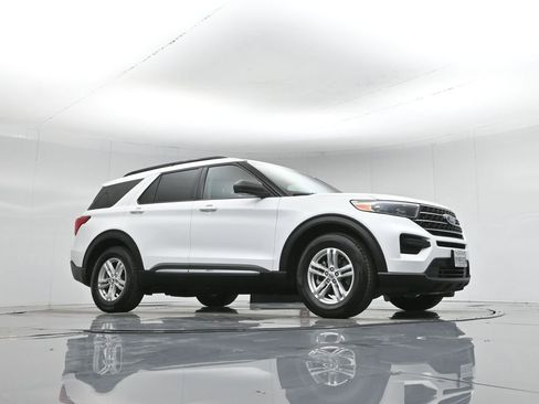 Used 2021 Ford Explorer XLT image 53