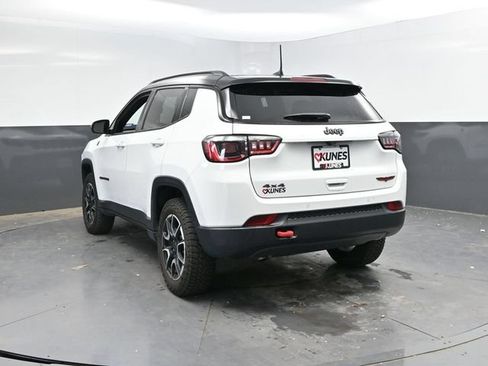 Used 2025 Jeep Compass Trailhawk AWD/4WD image 12