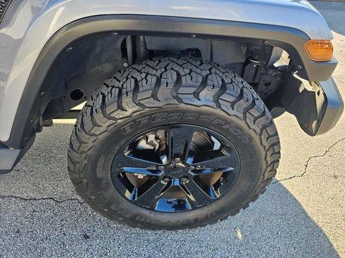 Used 2021 Jeep Wrangler Unlimited Sahara AWD/4WD image 13