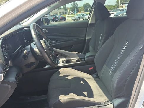 Used 2021 Hyundai Elantra SEL w/ Convenience Package FWD image 8