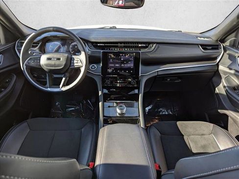 Used 2023 Jeep Grand Cherokee Altitude image 17